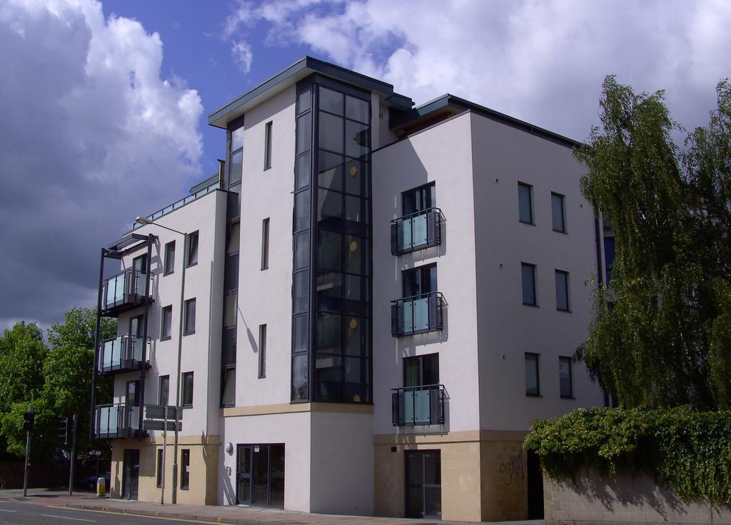 Cheltenham Plaza Apartments Ashchurch Екстер'єр фото