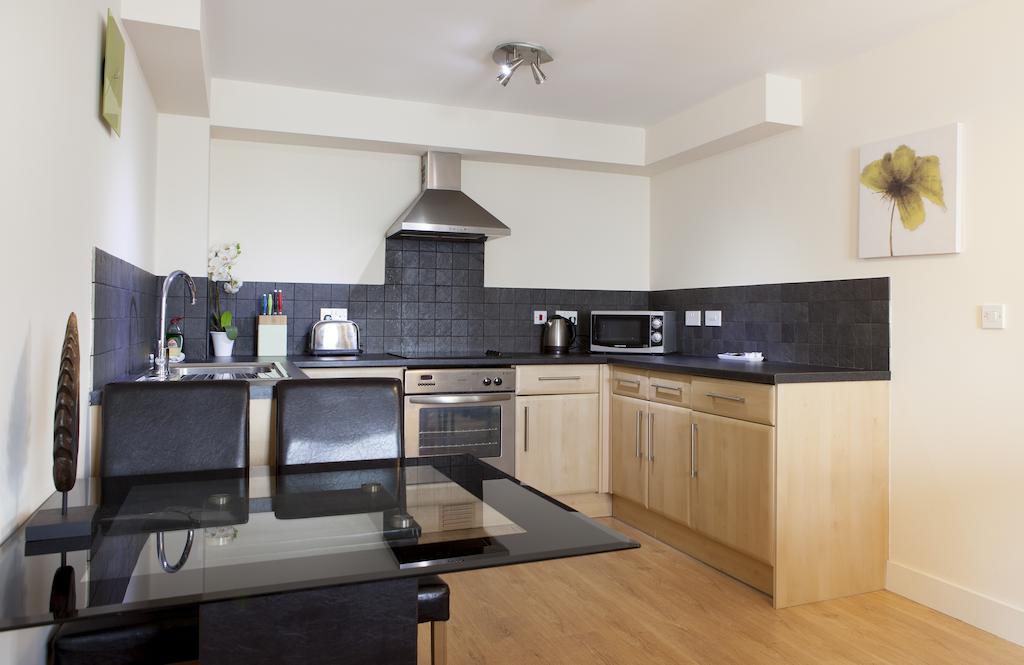 Cheltenham Plaza Apartments Ashchurch Екстер'єр фото