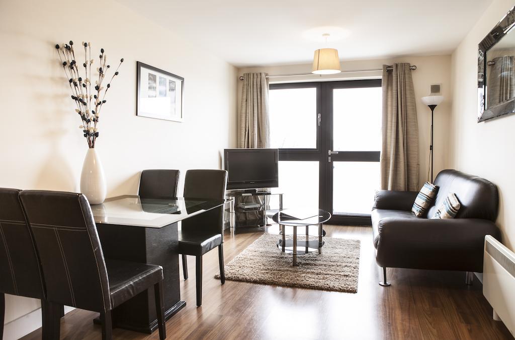 Cheltenham Plaza Apartments Ashchurch Екстер'єр фото
