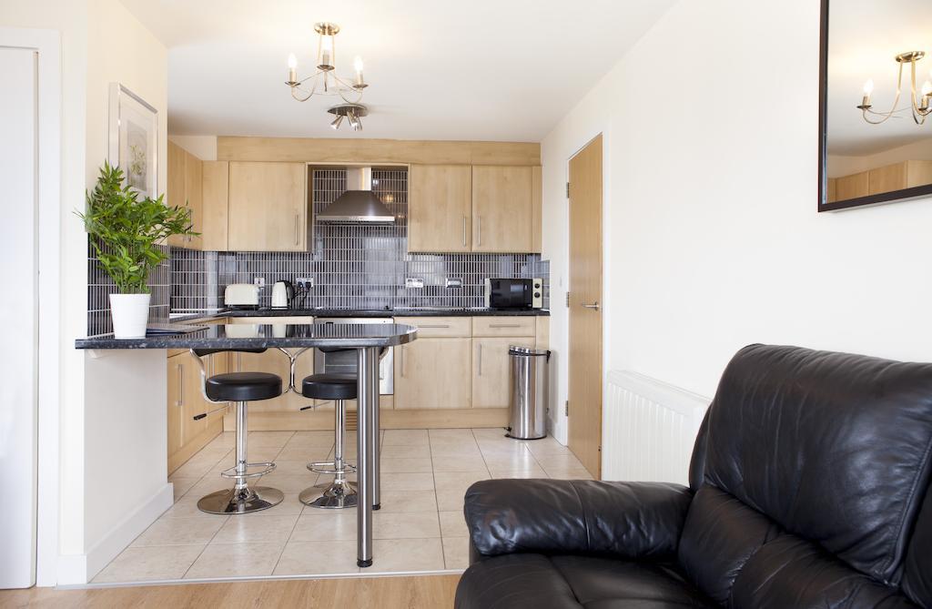 Cheltenham Plaza Apartments Ashchurch Екстер'єр фото