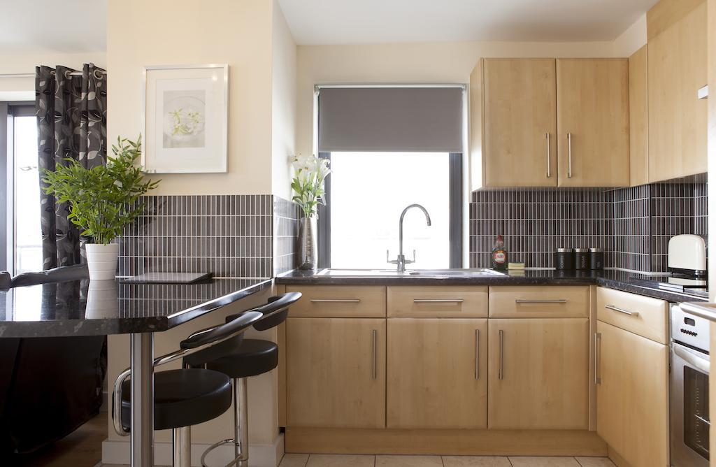 Cheltenham Plaza Apartments Ashchurch Екстер'єр фото