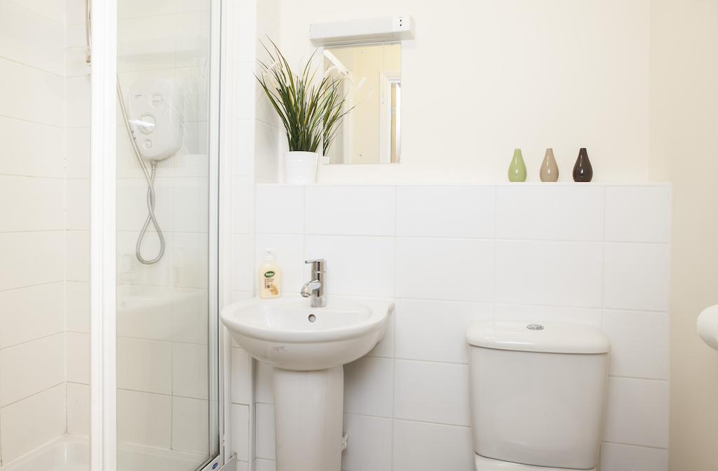 Cheltenham Plaza Apartments Ashchurch Екстер'єр фото