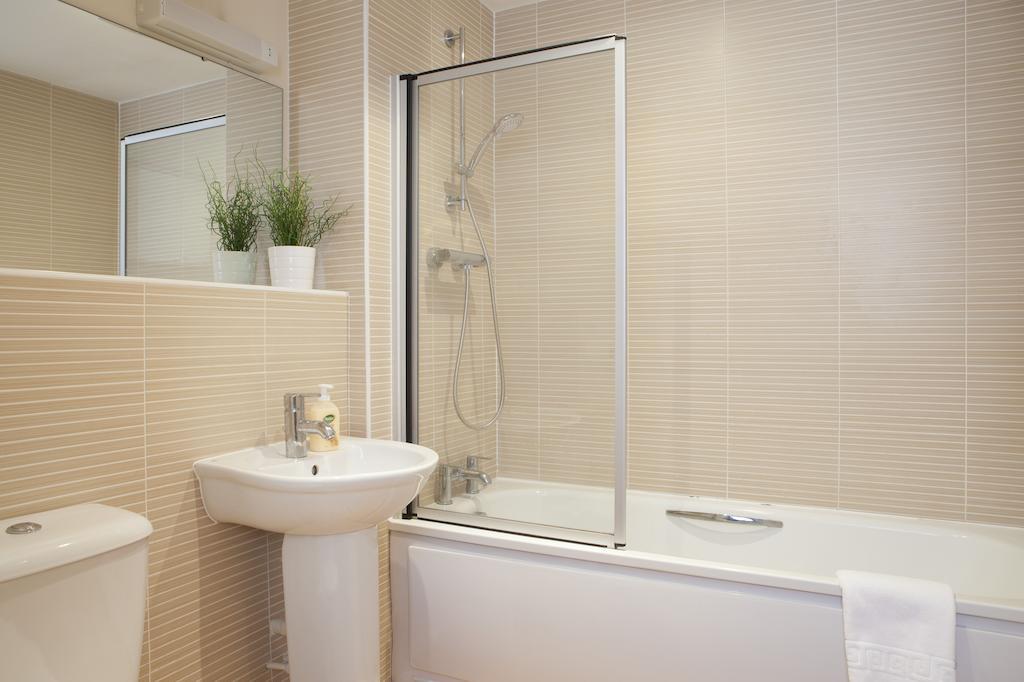 Cheltenham Plaza Apartments Ashchurch Екстер'єр фото