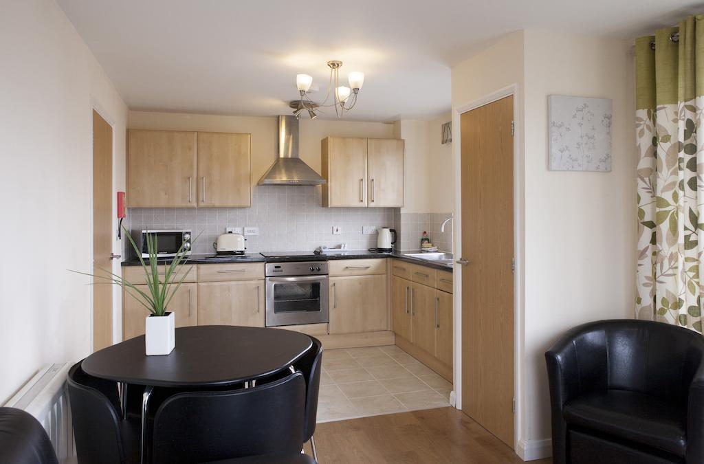 Cheltenham Plaza Apartments Ashchurch Екстер'єр фото
