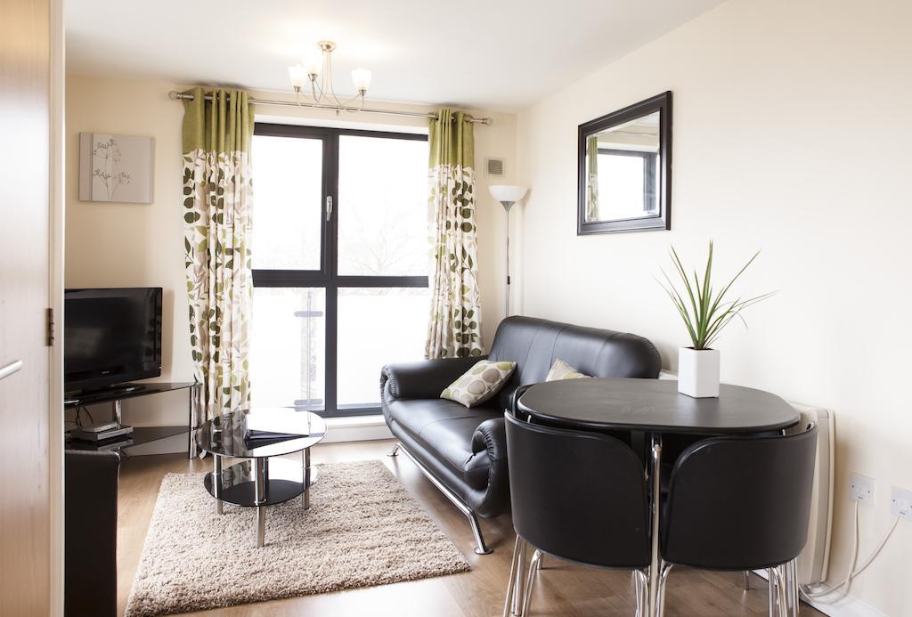 Cheltenham Plaza Apartments Ashchurch Екстер'єр фото