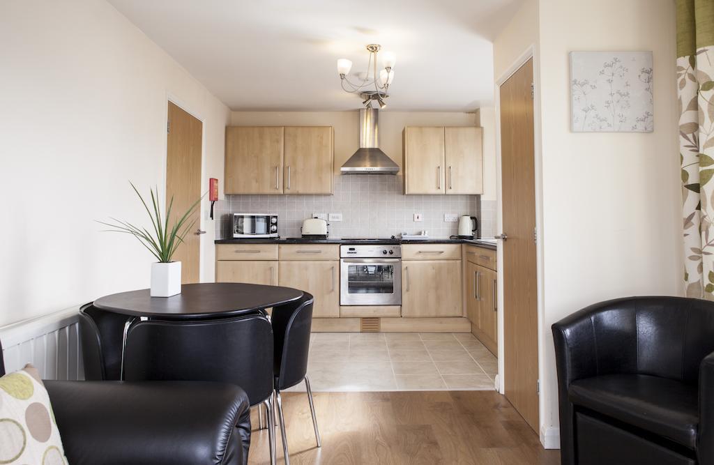 Cheltenham Plaza Apartments Ashchurch Екстер'єр фото