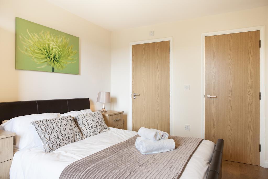 Cheltenham Plaza Apartments Ashchurch Екстер'єр фото
