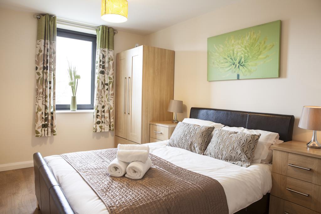 Cheltenham Plaza Apartments Ashchurch Екстер'єр фото