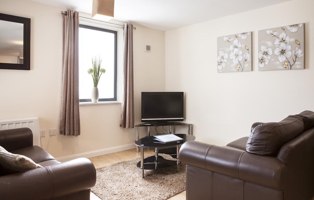 Cheltenham Plaza Apartments Ashchurch Екстер'єр фото