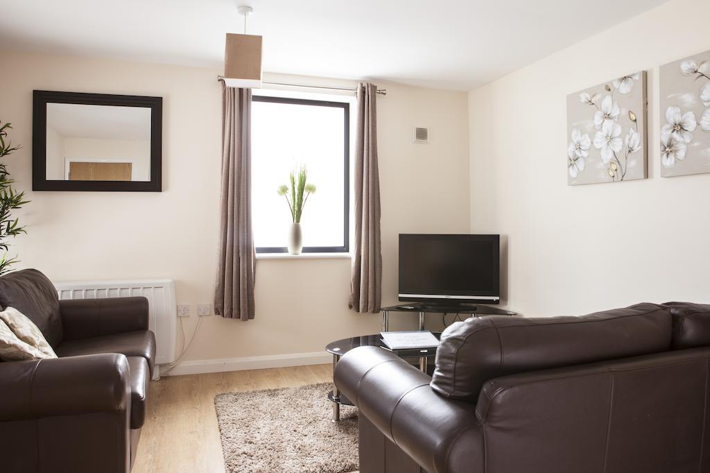 Cheltenham Plaza Apartments Ashchurch Екстер'єр фото