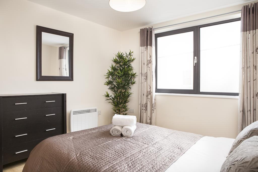 Cheltenham Plaza Apartments Ashchurch Екстер'єр фото