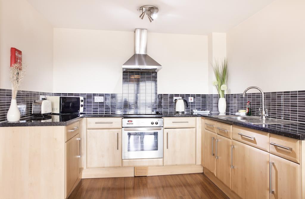 Cheltenham Plaza Apartments Ashchurch Екстер'єр фото