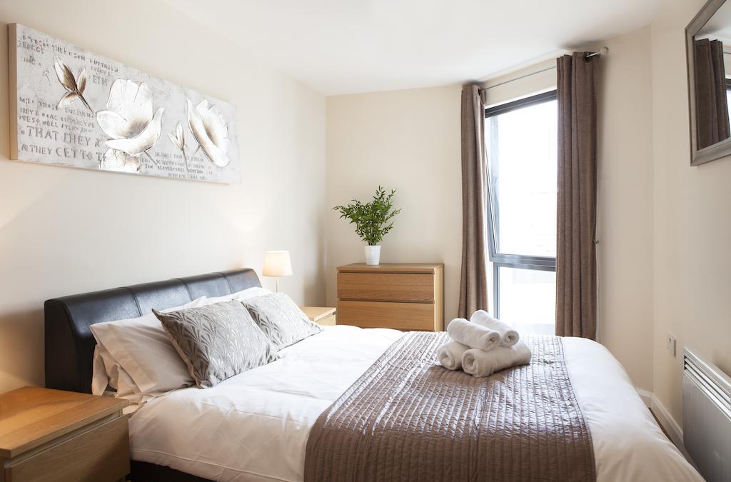 Cheltenham Plaza Apartments Ashchurch Номер фото