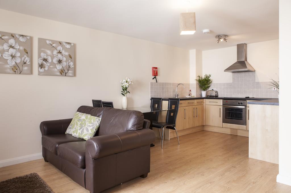 Cheltenham Plaza Apartments Ashchurch Номер фото