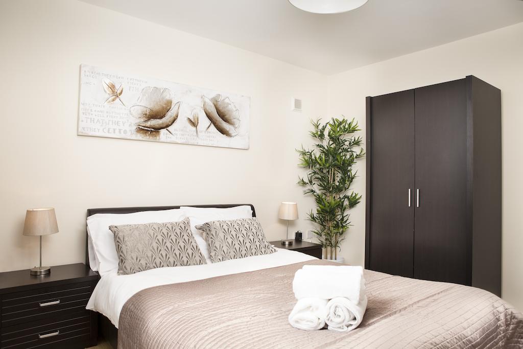 Cheltenham Plaza Apartments Ashchurch Номер фото